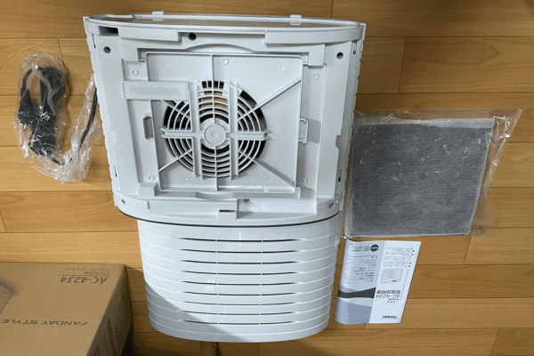ツインバードAC-4234開封直後の真っ白な本体と新品フィルター